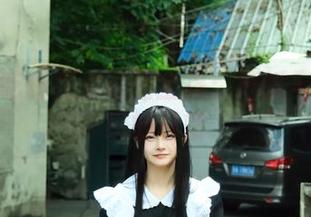 白莉爱吃巧克力短裙全集：细腻与叛逆交织的日常