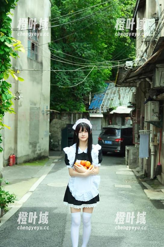 白莉爱吃巧克力短裙全集：细腻与叛逆交织的日常