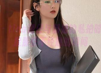 秀人网 – tina甜仔与御姐的私拍时光：捕捉那些不经意的瞬间