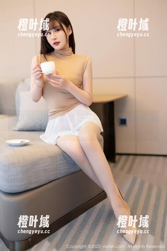 秀人网 - 看！夏甜甜的瑜伽：隐藏在每张照片里的搞怪瞬间