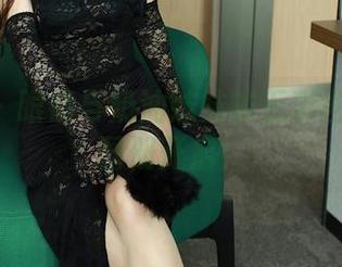 秀人网 – 眼镜与奶油妹妹的五彩世界-原图图册开启！