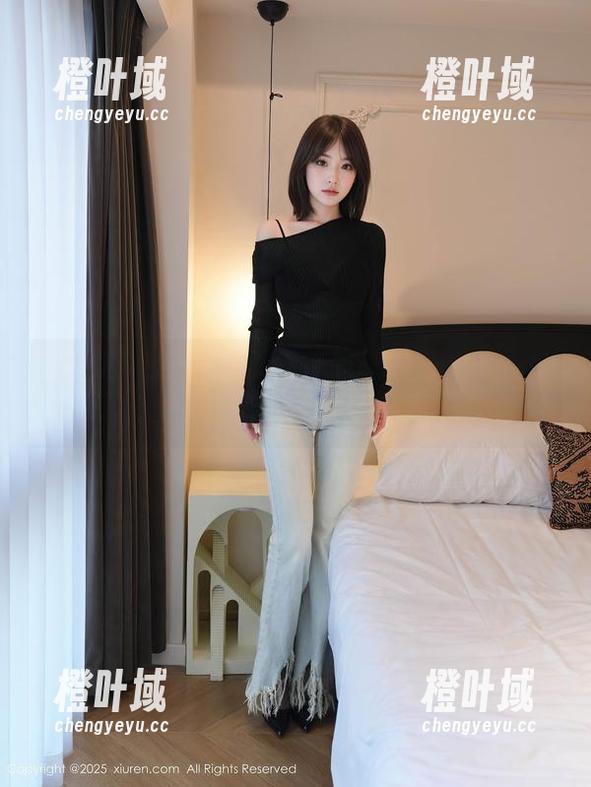 秀人网 - 张美荧办公室无圣光图集：一场目光不可言的优雅游走