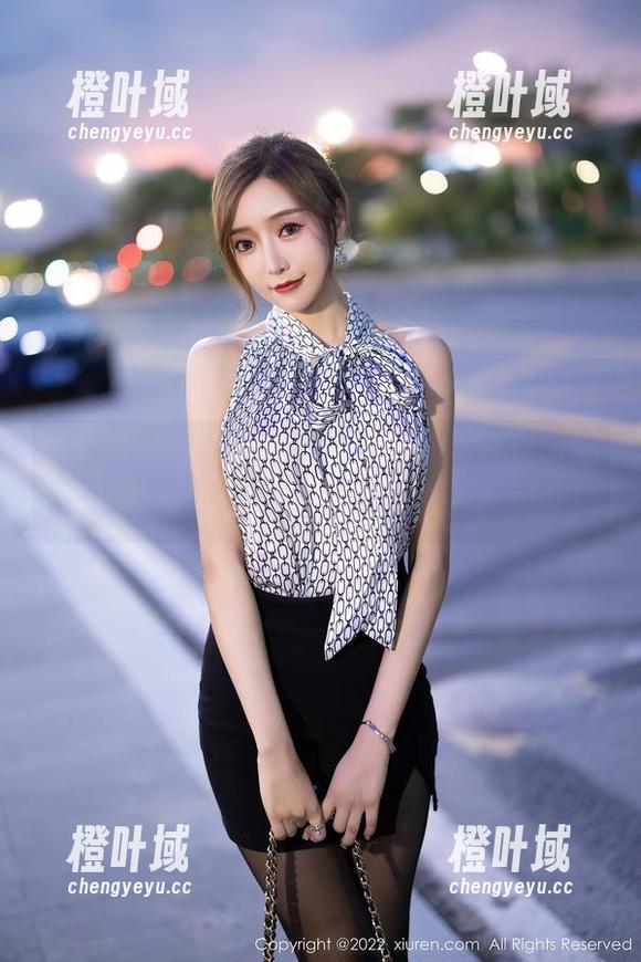 秀人网 - 美图翻拍！杨晨晨的古典韵味旗袍，让你瞄准那些旧时光