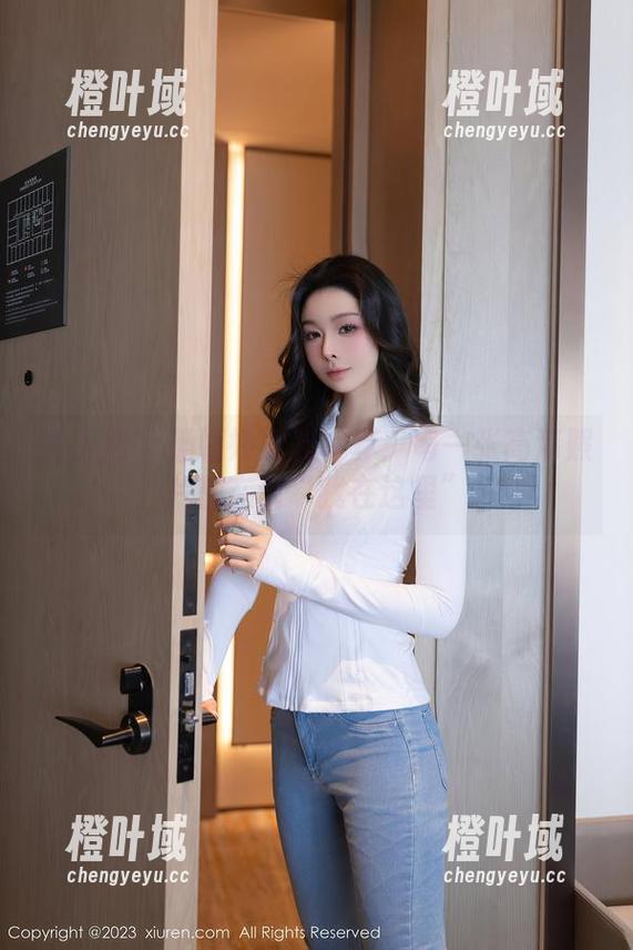 秀人网 - 潘娇娇女友写真：每一张高清照片都在说“我在这里”