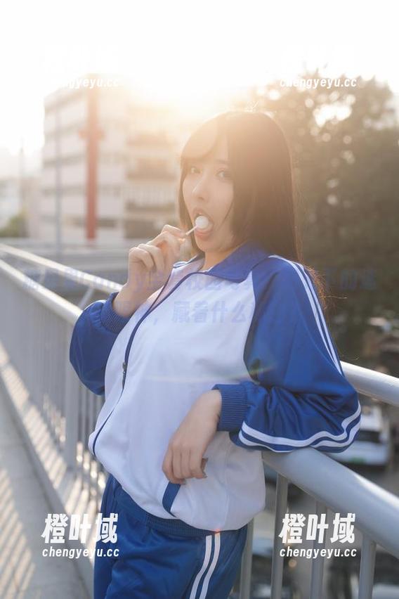 糖果果Candy全套校园写真：阳光下的迷离眼神，藏着什么秘密？