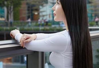蜜桃社 – Gina美腿写真更新，腿部细节到位，真的想一直瞧着！