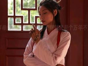 蜜桃社 – 真希的最新皮衣作品，美得就像是个万年不变的风格教科书。