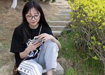 袜啵啵 – 小甜豆分享：两双丝袜叠穿，竟然让我分不清到底哪双好！