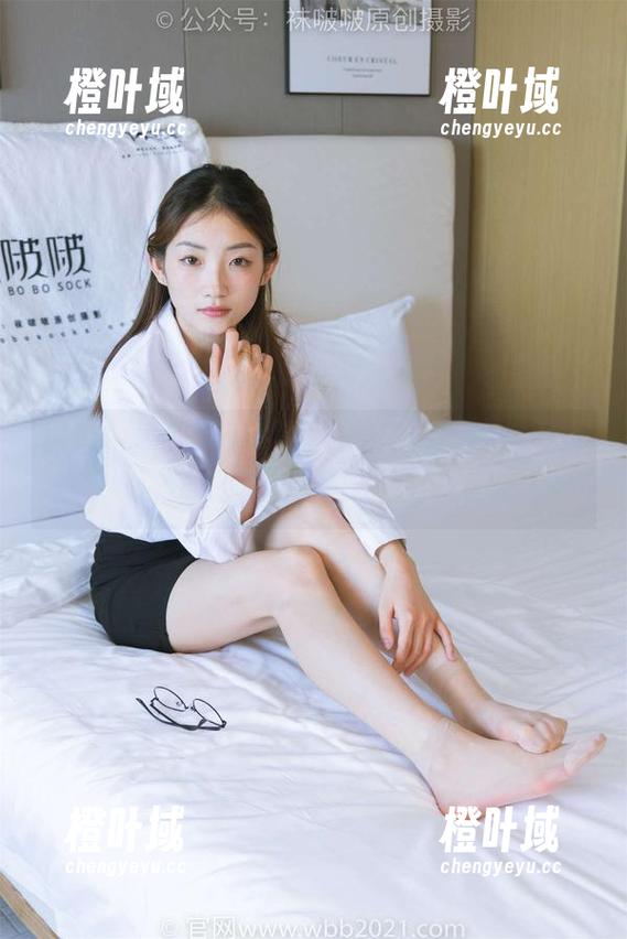 袜啵啵 - 小甜豆白棉袜原图：袜子如此可爱，连阳光都忍不住想靠近！