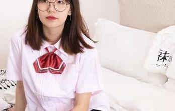袜啵啵 – 私拍界的小清新，稚予的皮衣套图不容错过！