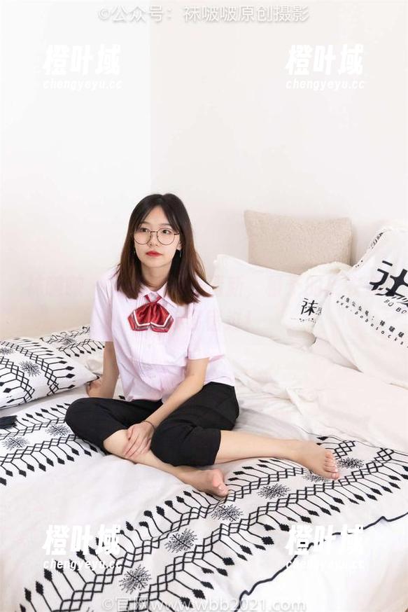 袜啵啵 - 私拍界的小清新，稚予的皮衣套图不容错过！
