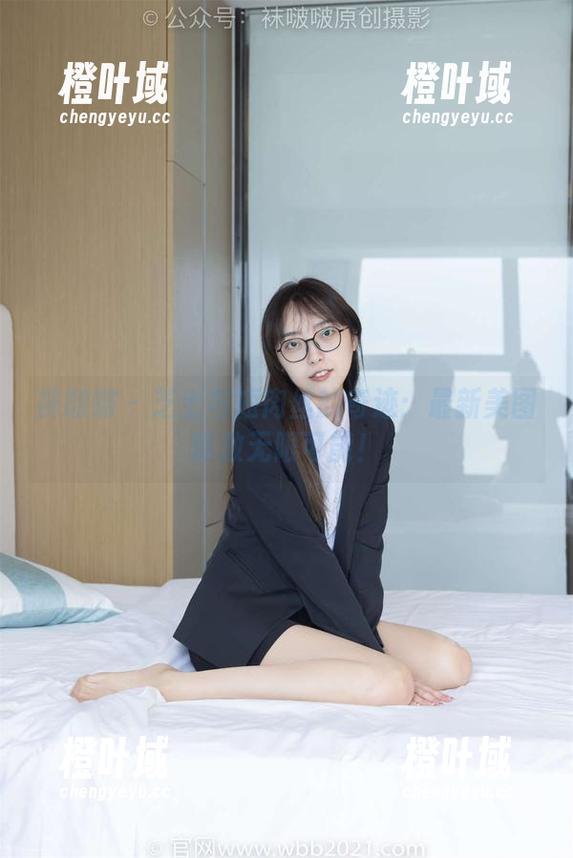 袜啵啵 - 芝士与短肉丝的奇迹：最新美图释放无限可能！