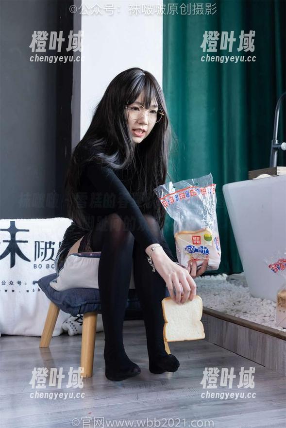 袜啵啵 - 雪糕的春夏秋冬裸足美图合集，脚趾间的欢乐花絮！