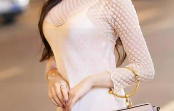 语画界 – 蕾丝与潘朵拉Laa的私房写真：谁才是主角？