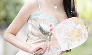 语画界 – 王馨瑶yanni在线写真揭密：灰丝那点事，真是让人忍不住多看几眼！