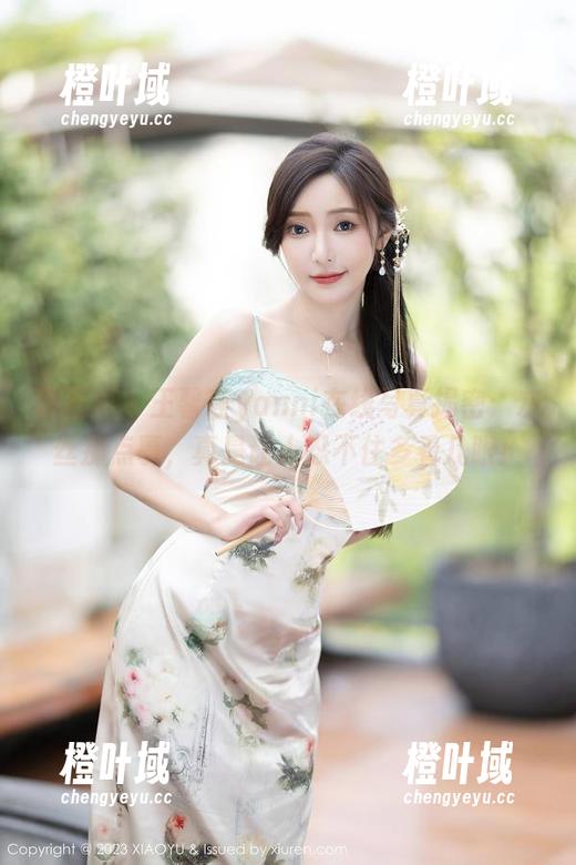 语画界 - 王馨瑶yanni在线写真揭密：灰丝那点事，真是让人忍不住多看几眼！
