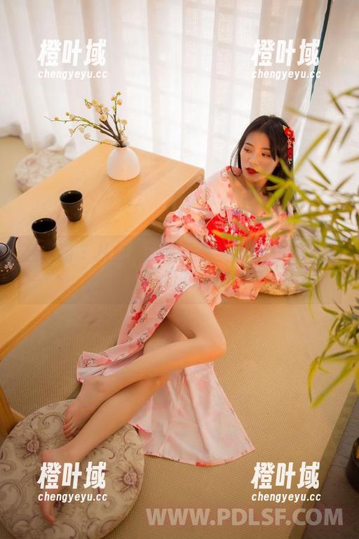 轰趴猫 - 从曲曲的和服看世界：写真之旅，静静聆听花开的声音