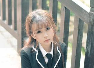 青豆客 – 图包分享：去看看娜依灵儿是如何用全套白衬衫撩人的！