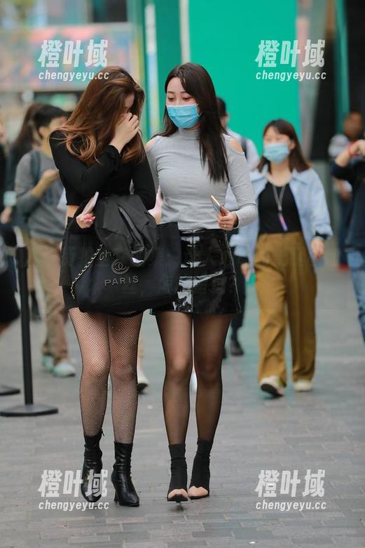 魔镜街拍 魔镜街拍全套图集:让人心动的长腿和肉丝,怎能错过?